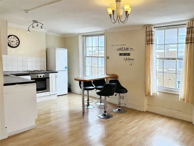 West Crescent Road, Gravesend, DA12, photo 2