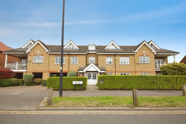 Westpole Avenue, Cockfosters, EN4, photo 1