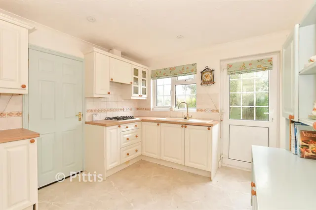 The Orchard, Brighstone, PO30, photo 3