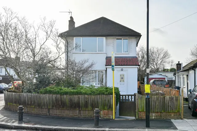 9 Croyde Avenue, Greenford, photo 1
