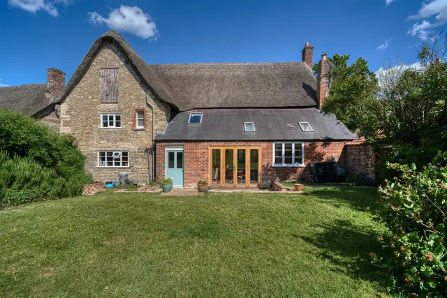 Higher Street, Okeford Fitzpaine, photo 1