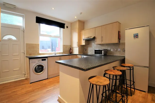 Beamsley Grove, Hyde Park, LS6, photo 2