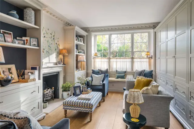 Photo 2 — Cheyne Walk, London, SW3 5LP