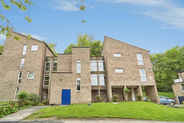 Frizley Gardens, Bradford, BD9, photo 1