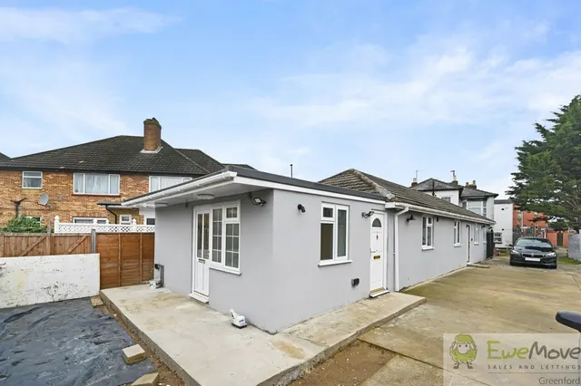 Sutton Lane, Hounslow, TW3, photo 1