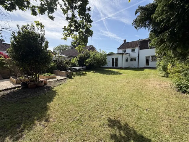 Mytchett, Camberley, photo 3
