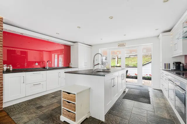 Photo 3 — Badgers Way, Marlow, SL7 3QU