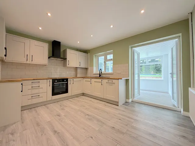 Photo 3 — Lavender Close, Pendeford, Wolverhampton, WV9
