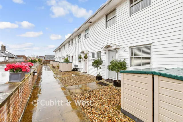 High Street, Cranleigh, GU6, photo 1