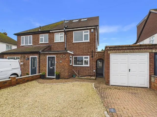 Lansdowne Road, Staines-upon-Thames, TW18, photo 2