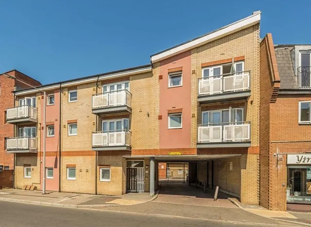 Coombe Road, Kingston Upon Thames, KT2, photo 1