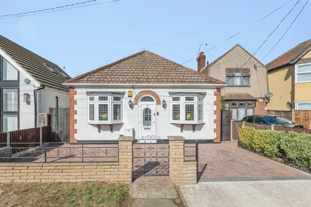 Askwith Road, Rainham, photo 1