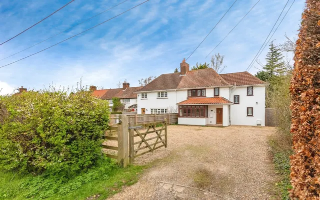 Ellesborough Road, Little Kimble, Aylesbury, photo 1
