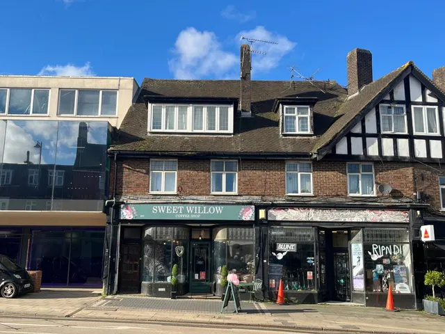 High Street, Dorking, RH4, photo 1