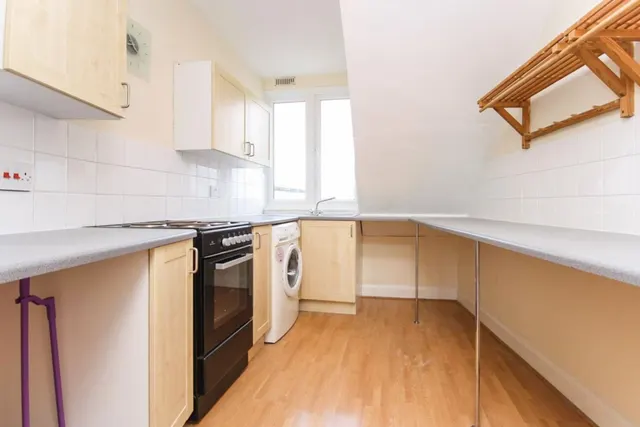 High Street, Dorking, RH4, photo 2