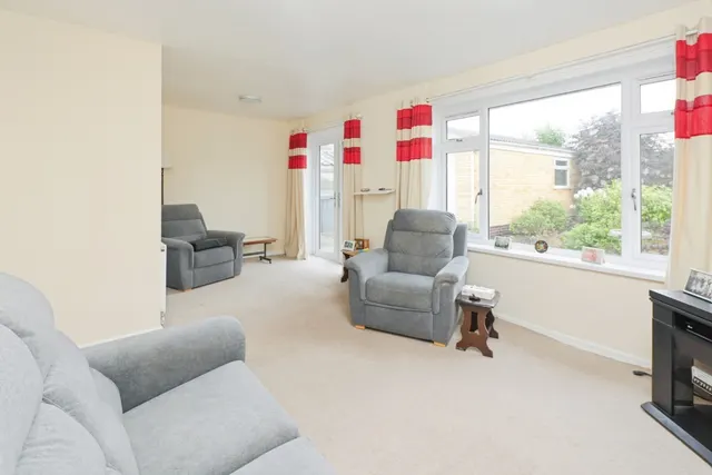 Bramdene Avenue, Nuneaton, Warwickshire, CV10, photo 1