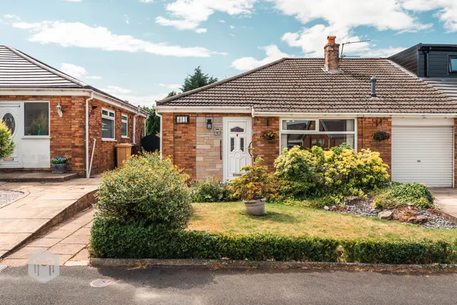 Denstone Crescent, Bolton, BL2 5DE, photo 1