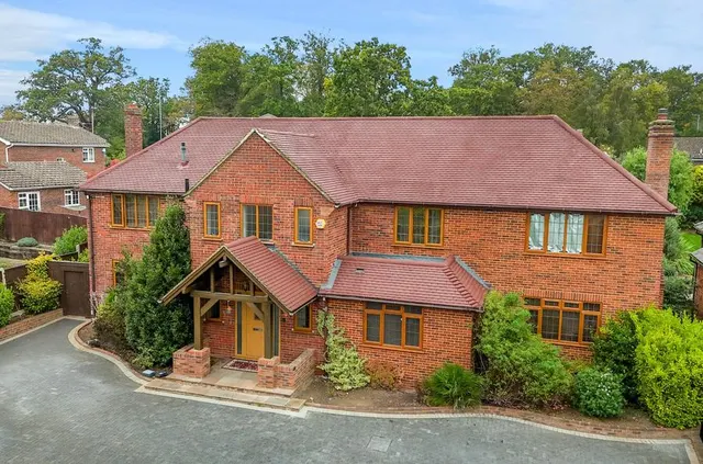 6 bedroom house, Beehive Lane, Binfield, RG12