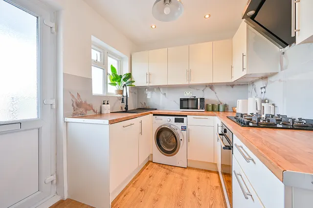 Isleworth, TW7, photo 2