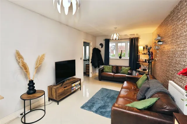 Bedford Drive, Titchfield Common, PO14, photo 3