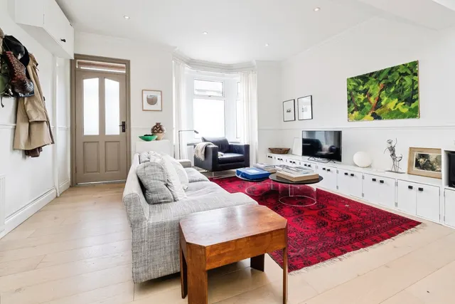 Grosvenor Road, East Ham, E6, photo 3