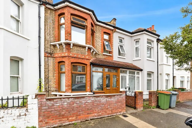 Grosvenor Road, East Ham, E6, photo 1