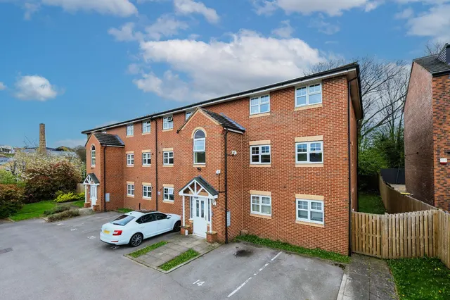 Farnley Crescent, Leeds, LS12, photo 1