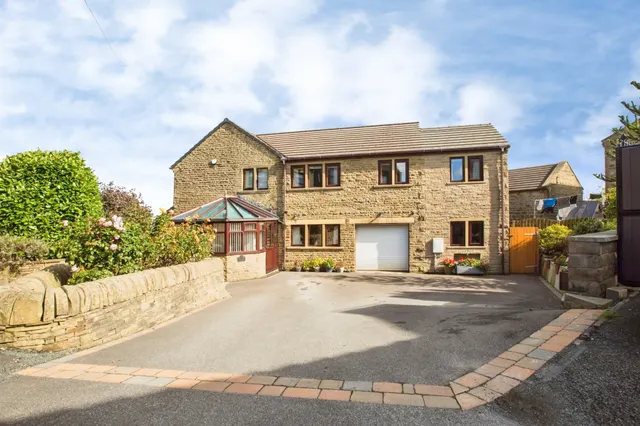 4 bedroom house, Hill Top, Queensbury, BD13