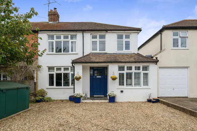 Balmoral Crescent, West Molesey KT8 1PY, photo 1