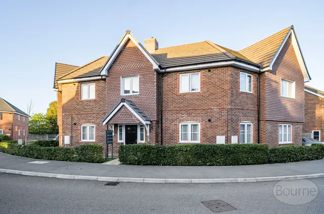 Carpenters Way, Badshot Lea, GU9, photo 1
