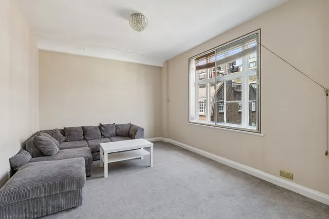 Photo 3 — Carrington House, Hertford Street, London, W1J 7RG
