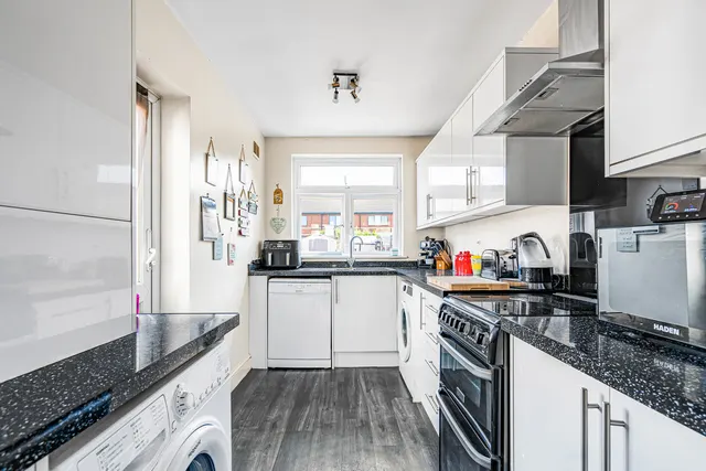 East Road, Bedfont, TW14, photo 3