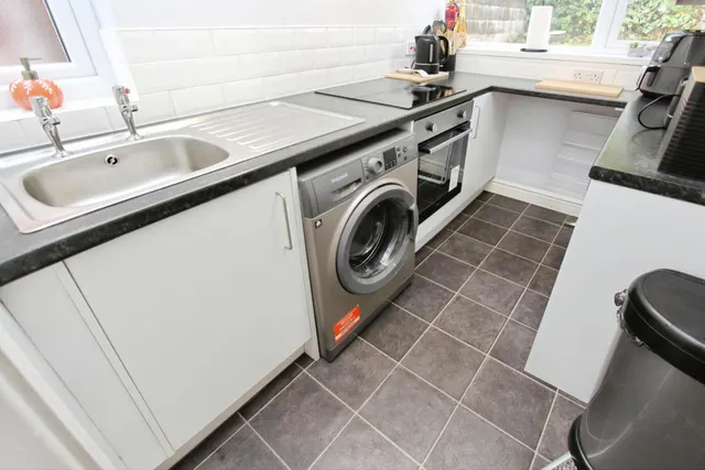 School Lane, Chilwell, NG9, photo 2
