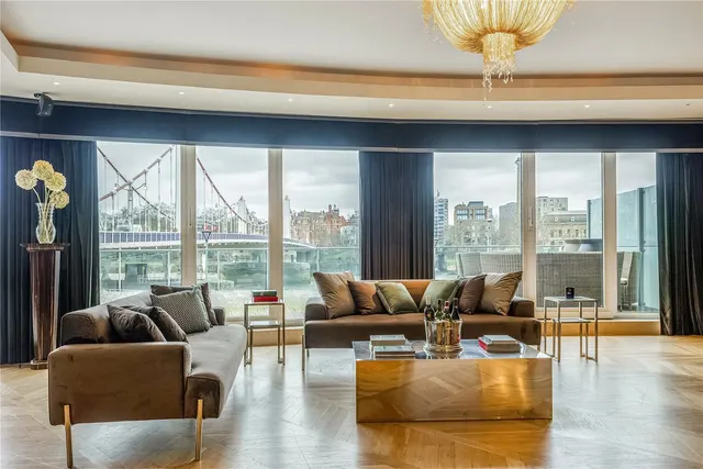 2 bedroom flat — Queenstown Road, London, SW11