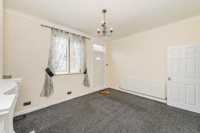 Hugh Street, Castleford, WF10, photo 2