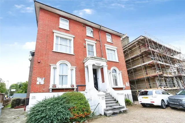 Lee High Road, London, SE13, photo 1