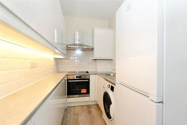 Lee High Road, London, SE13, photo 3