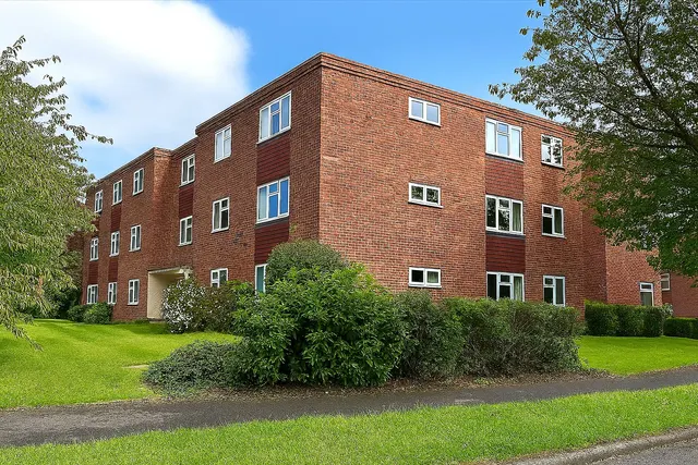 Orchard House, Lambourne Way, Tongham, Surrey, GU10 1AD, photo 1