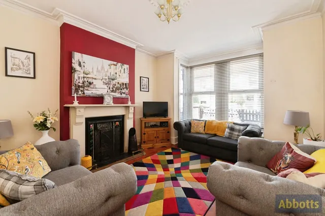 Photo 3 — Cranleigh Drive, Leigh-on-Sea, Essex, SS9