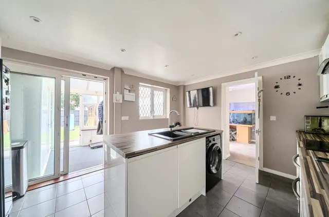 Nutshalling Avenue, Rownhams, SO16, photo 3