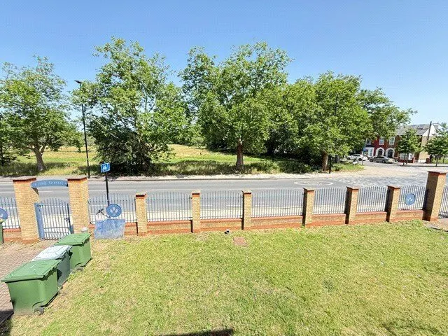 Photo 2 — Forest Drive, London, E12