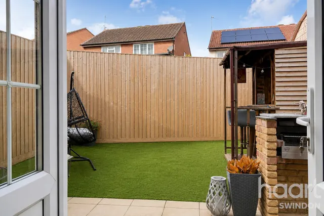 Mint Close, Swindon, SN2, photo 3