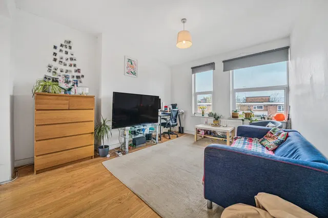 Garratt Lane, Earlsfield, SW18, photo 1