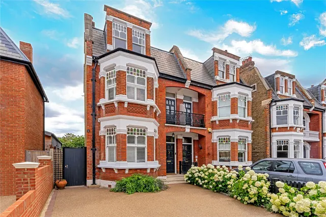 Wellington Road, Hampton, TW12 1JT, photo 1