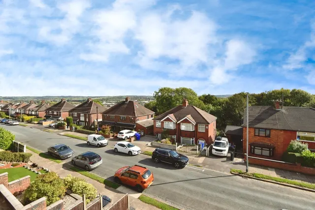 Photo 2 — Hunters Way, STOKE-ON-TRENT, Staffordshire, ST4