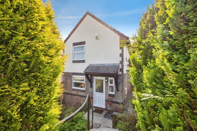 Ffordd Taliesin, Swansea, SA2, photo 1