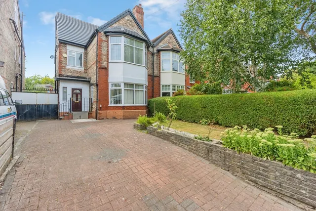 Victoria Road, Whalley Range, Manchester, M16, photo 1