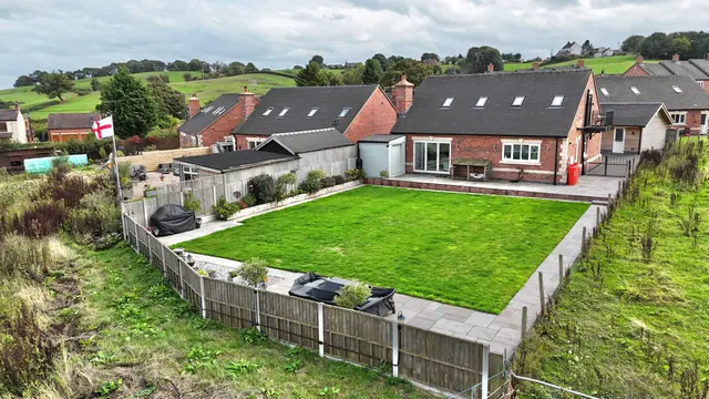 Moss Close, Dilhorne, ST10, photo 2