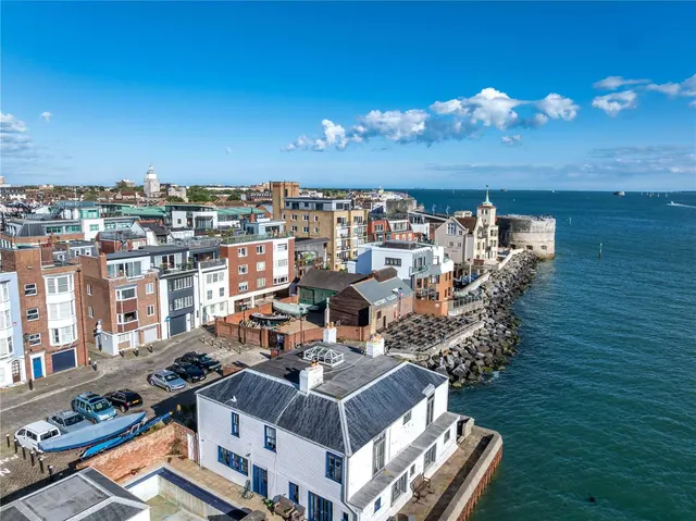 West Street, Portsmouth, PO1, photo 2