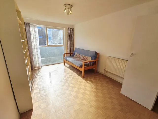 Hedge Lane, London, N13, photo 3